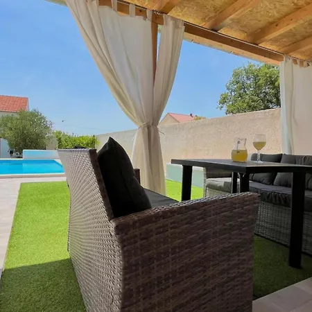 Holiday Mary With Pool Holiday home